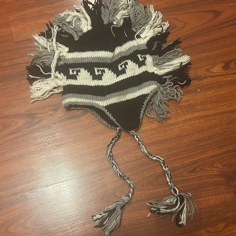 VTG City Winter USA Peruvian Knit Chullo Hat Fringe Mohawk Braided TasselsWool